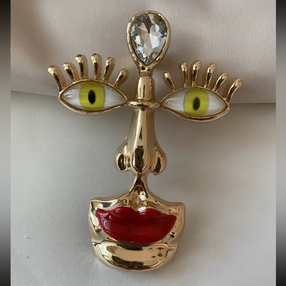 Abstract Face Brooch with Red Lips and Yellow Eyes - Picture 9 of 9